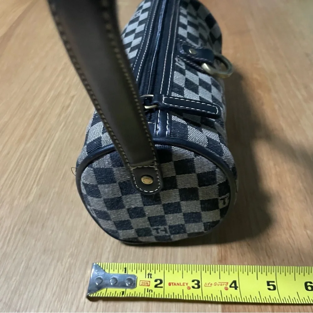 Tommy Hilfiger Black and Gray Checkered Clutch Purse Barrel Bag - Picture 3 of 3